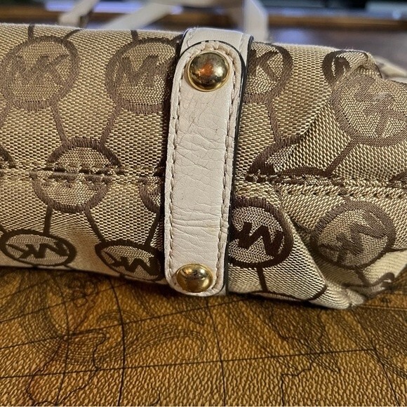Michael Kors Tan Jacquard Jet Set Large Zip Tote White Leather Strap Side Pocket - Picture 6 of 14